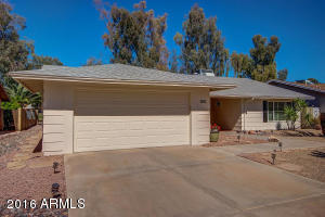 11622 S Half Moon Dr, Phoenix, AZ 85044 photo 1