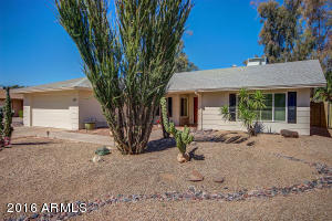 11622 S Half Moon Dr, Phoenix, AZ 85044 photo 2