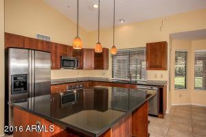 1425 W Iris Dr, Gilbert, AZ 85233 photo 4