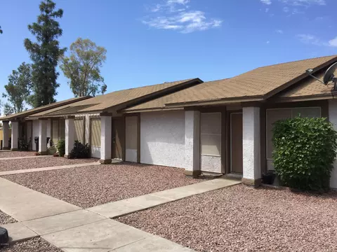 2813 E Capri Cir, Mesa, AZ 85204 photo 2