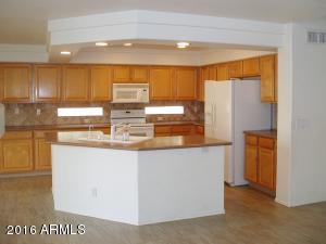 706 S Cardinal St, Gilbert, AZ 85296 photo 4
