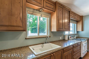 1406 Earll Dr, Phoenix, AZ 85014 photo 8