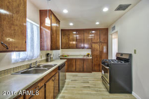 1419 Earll Dr, Phoenix, AZ 85014 photo 9