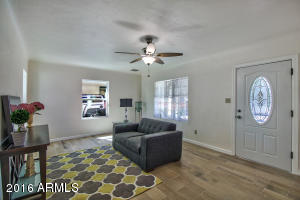 1419 Earll Dr, Phoenix, AZ 85014 photo 4