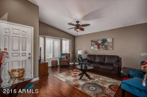 1728 E Robin Ln, Gilbert, AZ 85296 photo 4