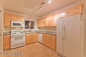 915 E Rovey Ave, Phoenix, AZ 85014 photo 12