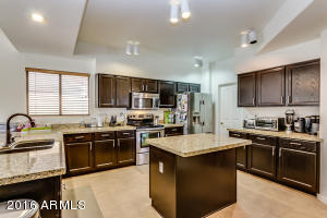 631 N Hawk Cir, Gilbert, AZ 85234 photo 9