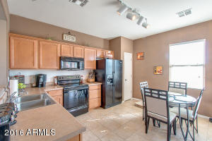 1936 S Falcon Dr, Gilbert, AZ 85295 photo 4