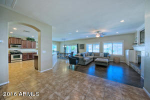 1402 E Parkview Dr, Gilbert, AZ 85295 photo 3