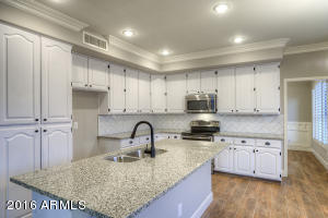 561 W Meseto Ave, Mesa, AZ 85210 photo 2