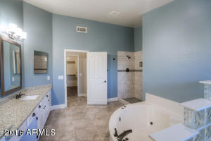 561 W Meseto Ave, Mesa, AZ 85210 photo 4