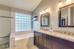 813 N Falcon Dr, Gilbert, AZ 85234 photo 33