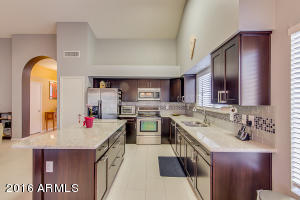 813 N Falcon Dr, Gilbert, AZ 85234 photo 18