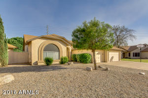813 N Falcon Dr, Gilbert, AZ 85234 photo 2