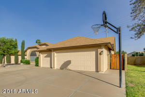 813 N Falcon Dr, Gilbert, AZ 85234 photo 3