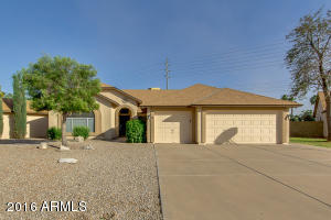 813 N Falcon Dr, Gilbert, AZ 85234 photo 1