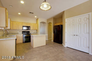 2703 E Carson Rd, Phoenix, AZ 85042 photo 8
