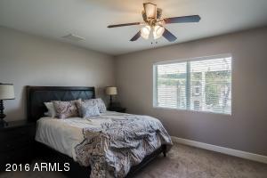 122 E Loma Ln, Phoenix, AZ 85020 photo 14