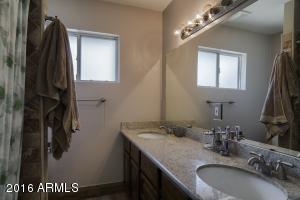 122 E Loma Ln, Phoenix, AZ 85020 photo 16