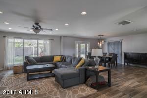 122 E Loma Ln, Phoenix, AZ 85020 photo 3