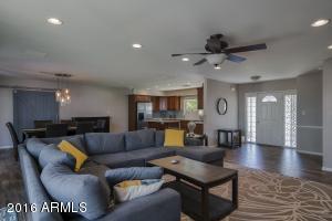 122 E Loma Ln, Phoenix, AZ 85020 photo 6