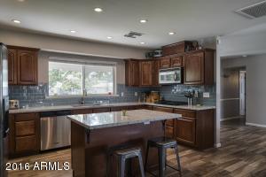 122 E Loma Ln, Phoenix, AZ 85020 photo 9