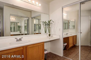 4063 E Abraham Ln, Phoenix, AZ 85050 photo 17