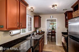 3833 N 49th Pl, Phoenix, AZ 85018 photo 8