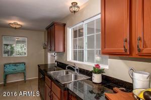 3833 N 49th Pl, Phoenix, AZ 85018 photo 9