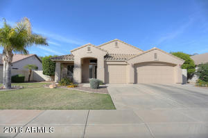 1224 E Toledo Ct, Gilbert, AZ 85295 photo 2
