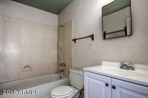 8141 W Avalon Dr, Phoenix, AZ 85033 photo 4