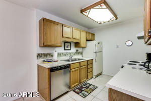 5525 E Thomas Rd #Q1, Phoenix, AZ 85018 photo 6