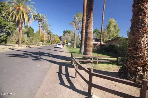 39 W Medlock Dr, Phoenix, AZ 85013 photo 5