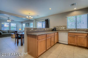 963 S Hawk Ln, Gilbert, AZ 85296 photo 9