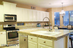 3901 E Parkview Dr, Gilbert, AZ 85295 photo 4