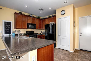 863 S Pheasant Dr, Gilbert, AZ 85296 photo 14