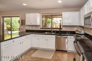 2736 E Beautiful Ln, Phoenix, AZ 85042 photo 8