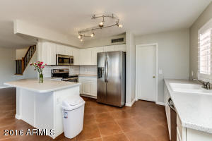 2562 E Oxford Ct, Gilbert, AZ 85295 photo 3
