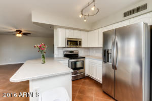 2562 E Oxford Ct, Gilbert, AZ 85295 photo 4
