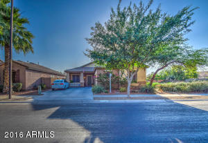 1672 S Falcon Dr, Gilbert, AZ 85295 photo 2