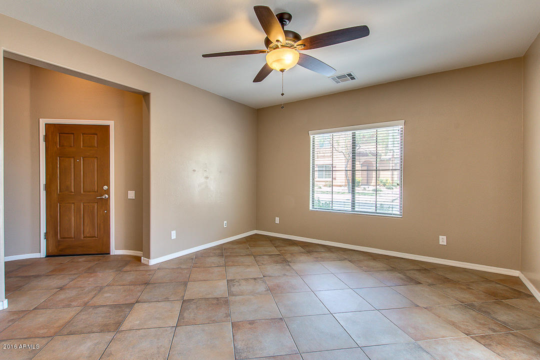 3975 E Cat Balue Dr, Phoenix, AZ 85050 photo 5