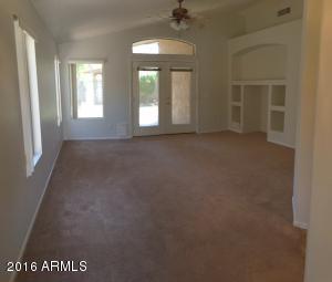 877 E Windsor Dr, Gilbert, AZ 85296 photo 1