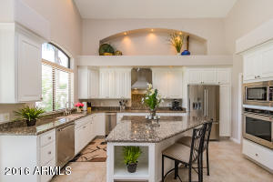 1501 E Catamaran Dr, Gilbert, AZ 85234 photo 3