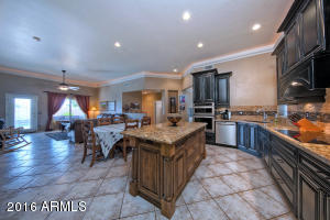 993 S Oak St, Gilbert, AZ 85233 photo 5