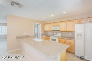 4619 E Cheyenne Dr, Phoenix, AZ 85044 photo 4