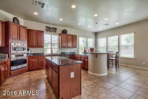 566 E Ginko Ct, Gilbert, AZ 85297 photo 5