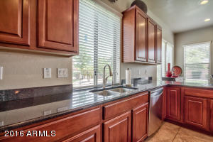 566 E Ginko Ct, Gilbert, AZ 85297 photo 8