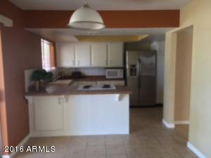 2816 E Laurel Ln, Phoenix, AZ 85028 photo 8