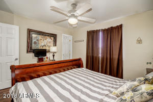 921 E Desert Dr, Phoenix, AZ 85042 photo 12