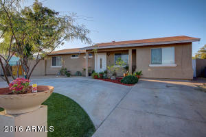 921 E Desert Dr, Phoenix, AZ 85042 photo 1